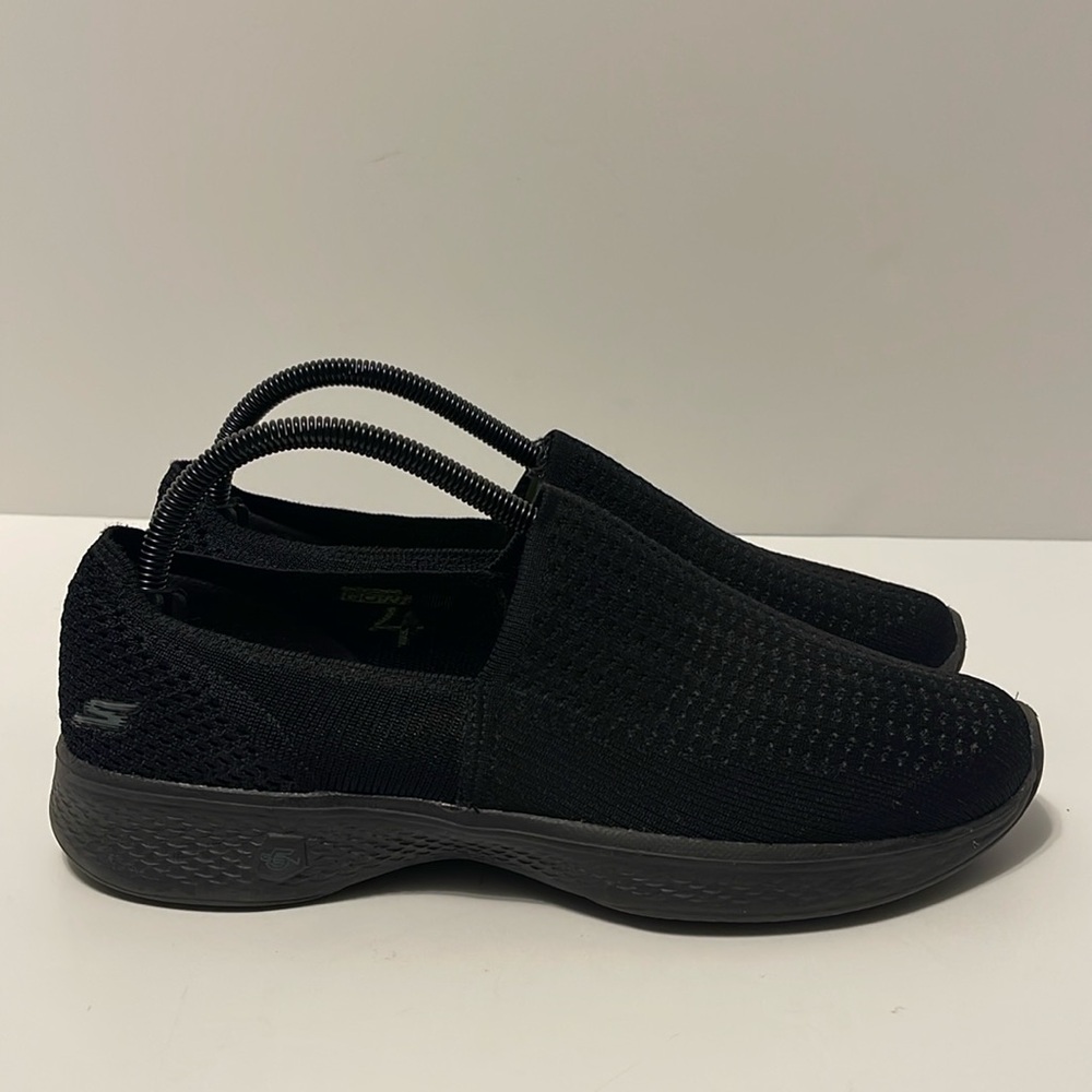 Skechers Goga Max Go Walk 4 Slip On Shoes Women’s 9.5 Black Comfort Walking